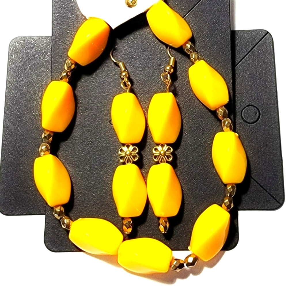 2472BE077 Handmade 2 Piece Yellow & Gold  Bracelet & Earrings Set